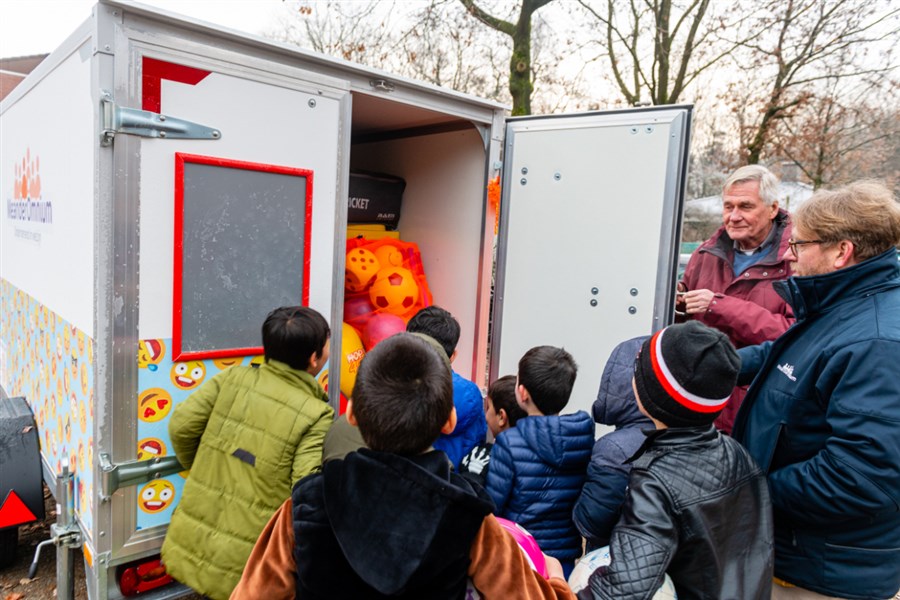 Bericht Rotary Club Zeist schenkt speelkar aan vluchtelingkinderen bekijken